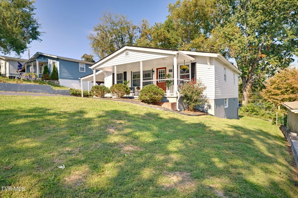 Photo of 1924 Oakland Street, Kingsport, TN 37660 (MLS # 10002263)