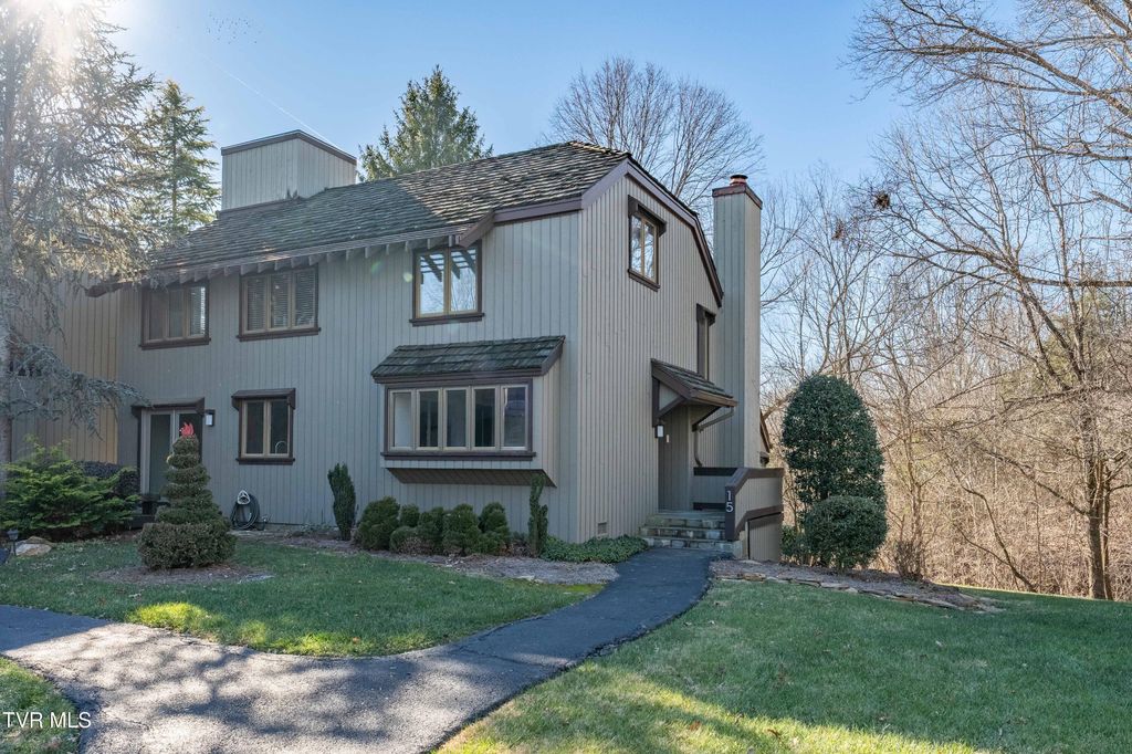 Photo of 15 Crown Circle #15, Kingsport, TN 37660 (MLS # 9989390)