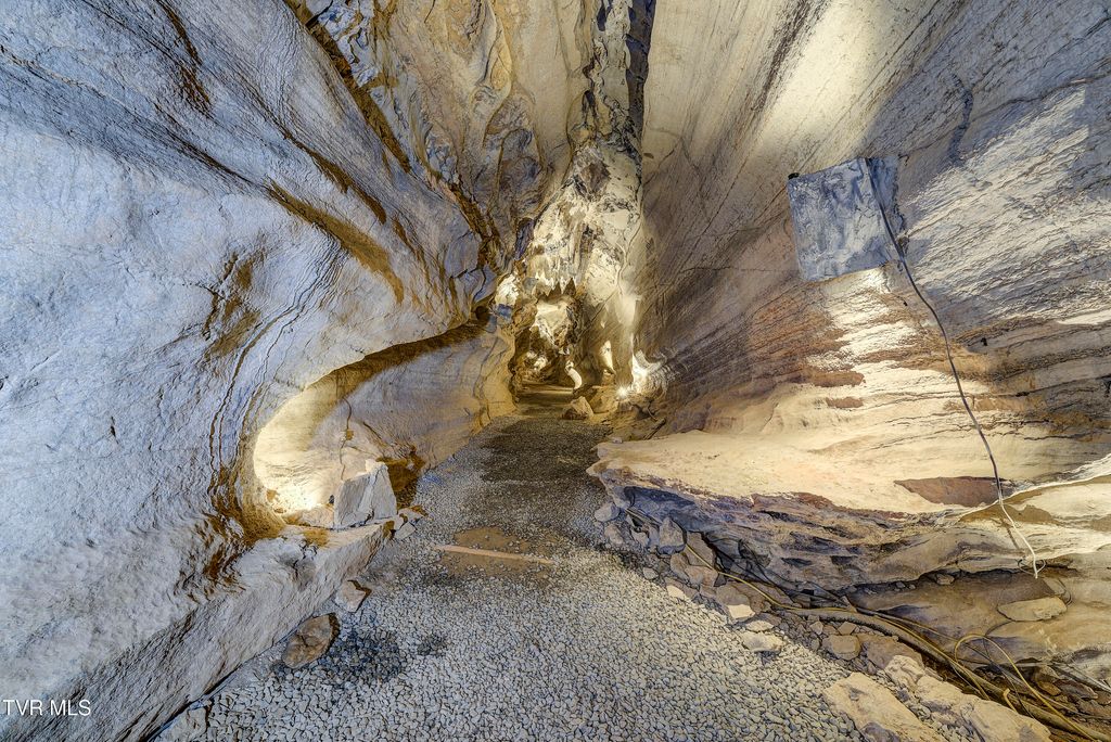 Photo of 420 Cave Hill Rd Road, Blountville, TN 37617 (MLS # 9977946)