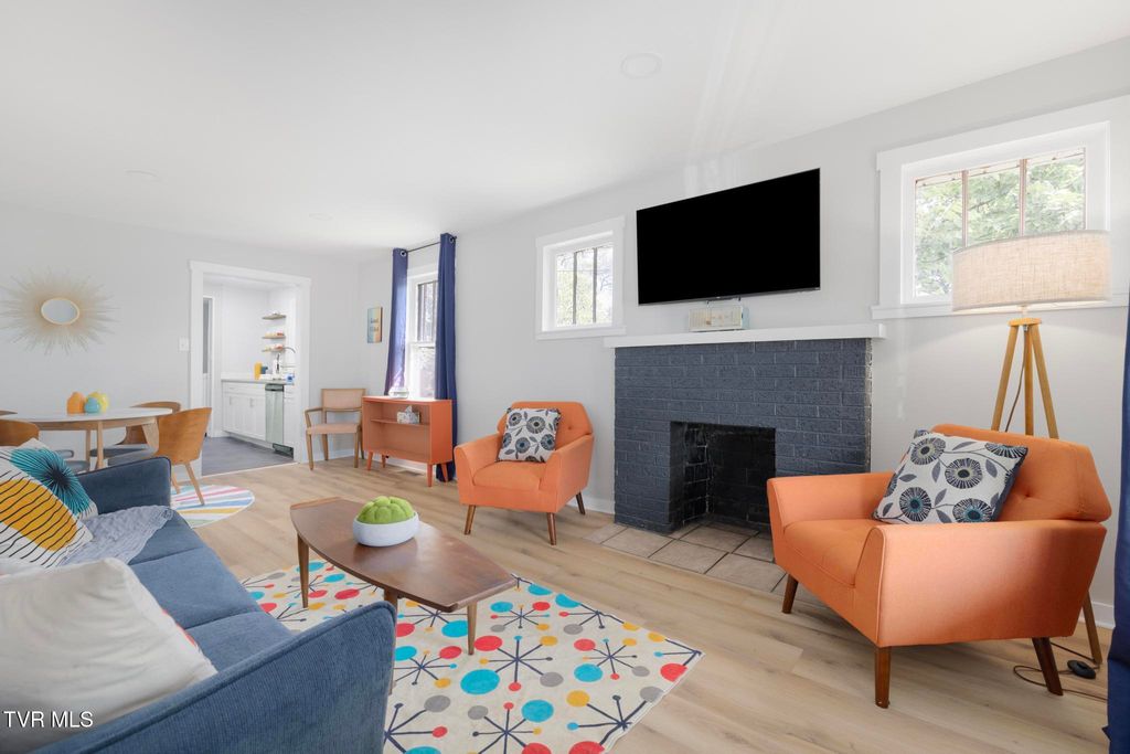 Photo of 1216 Bluff City Highway, Bristol, TN 37620 (MLS # 9990303)