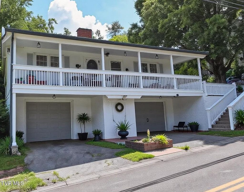 Photo of 203 Cherokee Street, Jonesborough, TN 37659 (MLS # 9988295)