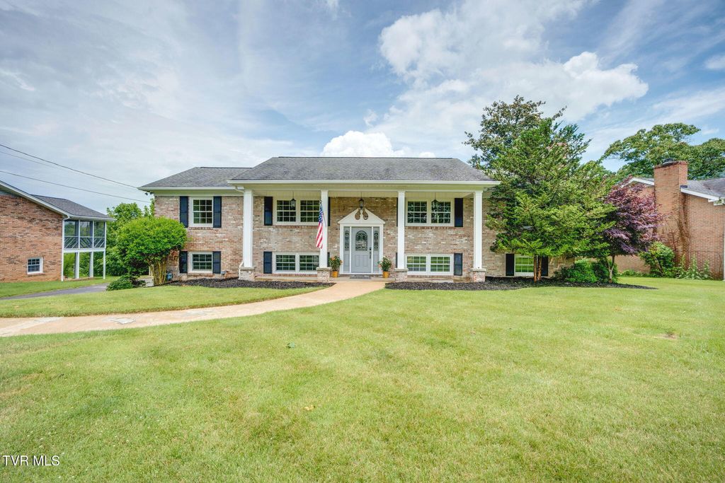 Photo of 2125 Bonaire Road, Kingsport, TN 37660 (MLS # 9997281)