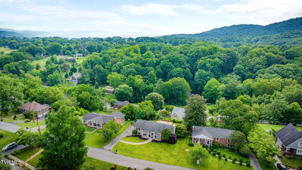 Photo of 2125 Bonaire Road, Kingsport, TN 37660 (MLS # 9997281)