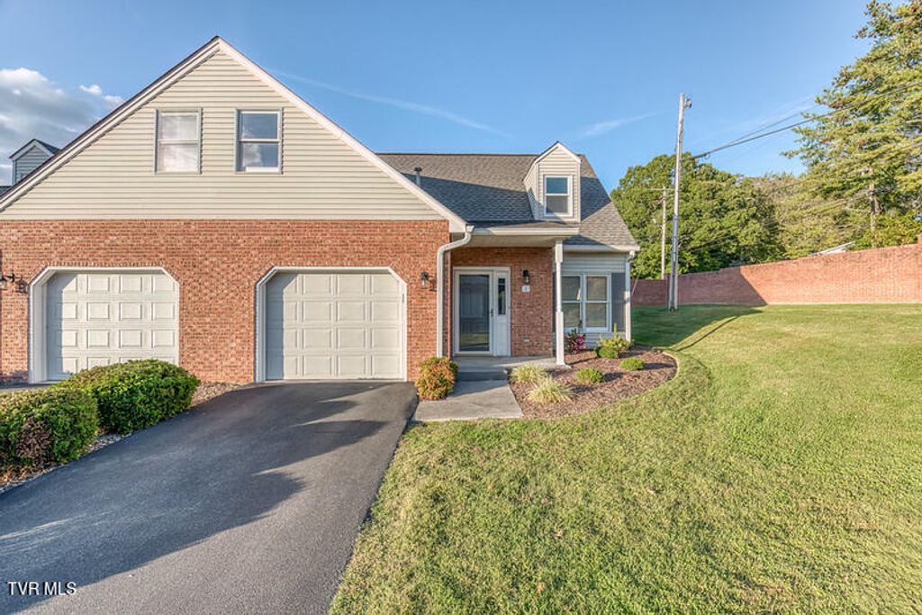 Photo of 1725 Lakeview Drive #1, Johnson City, TN 37601 (MLS # 9986576)