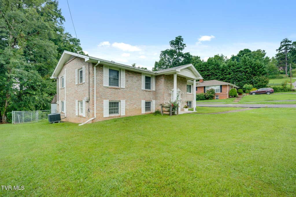 Photo of 136 Thompson Street, Kingsport, TN 37660 (MLS # 9998427)