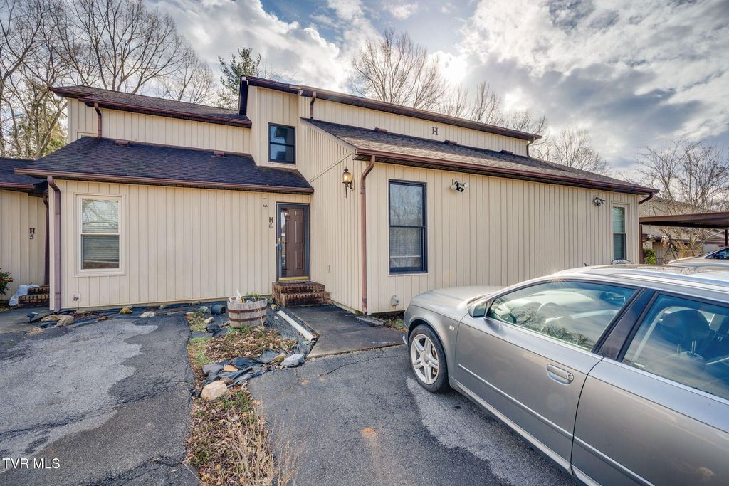 Photo of 780 Hamilton Road #Apt H6, Blountville, TN 37617 (MLS # 9994760)