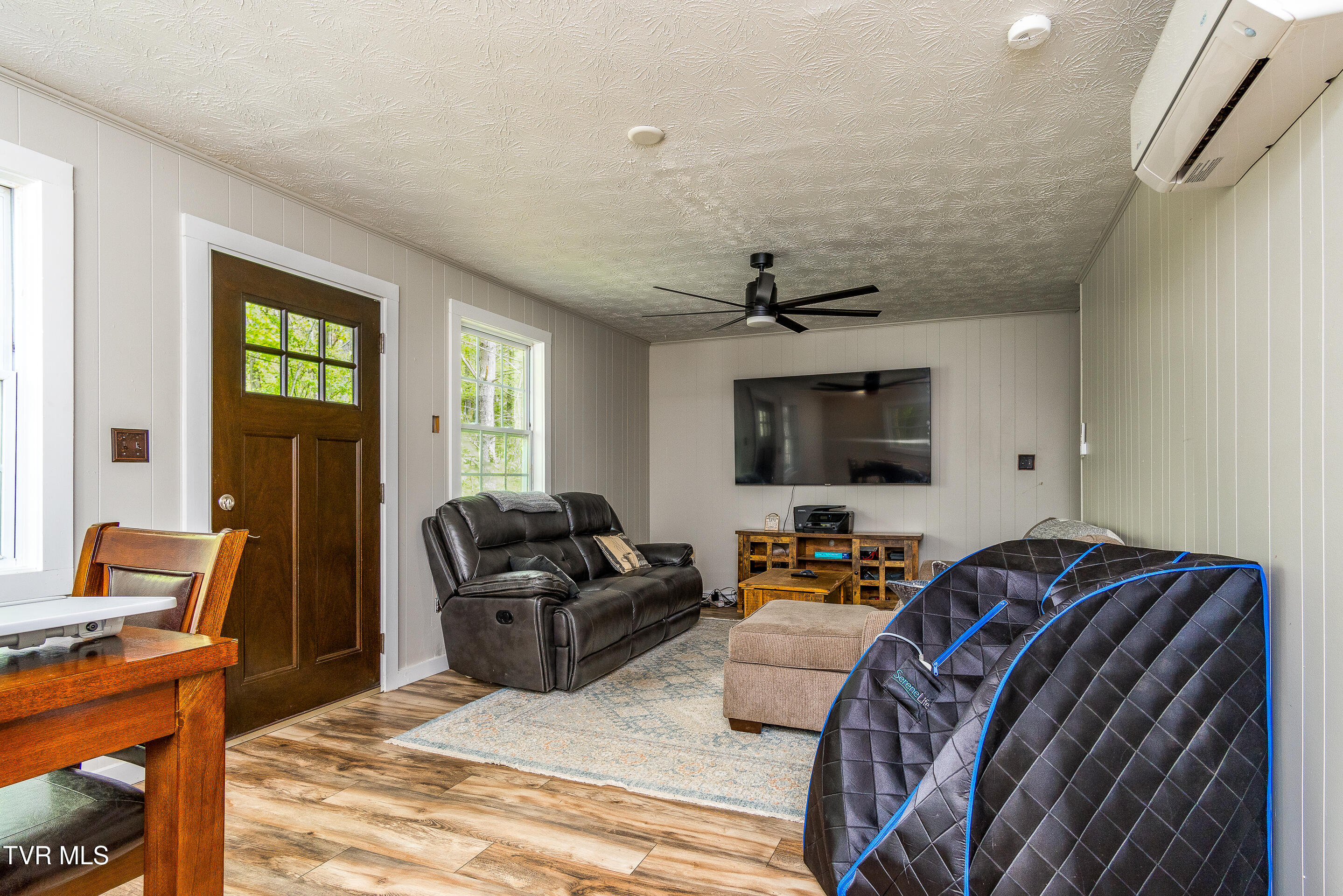 388 Crestwood Drive, Mountain City, Tennessee image 3