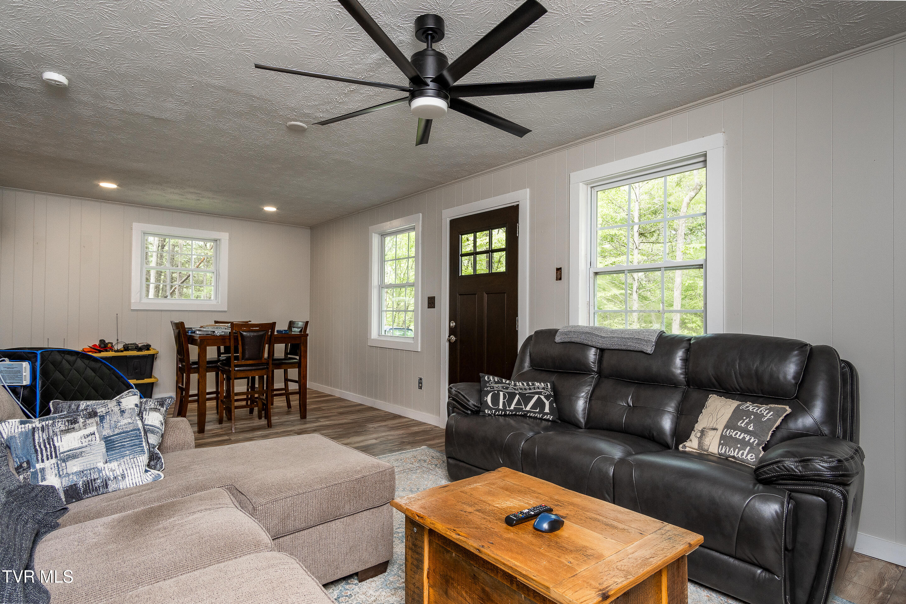 388 Crestwood Drive, Mountain City, Tennessee image 4