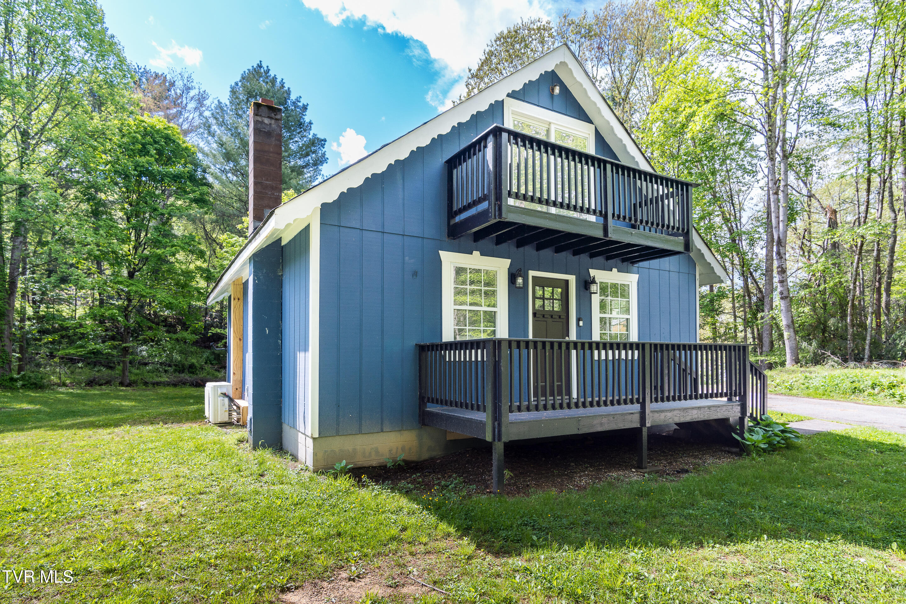 388 Crestwood Drive, Mountain City, Tennessee image 1