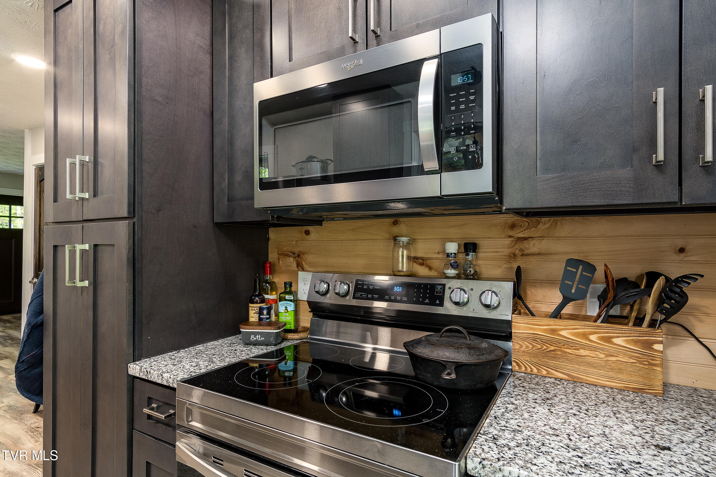 388 Crestwood Drive, Mountain City, Tennessee image 11