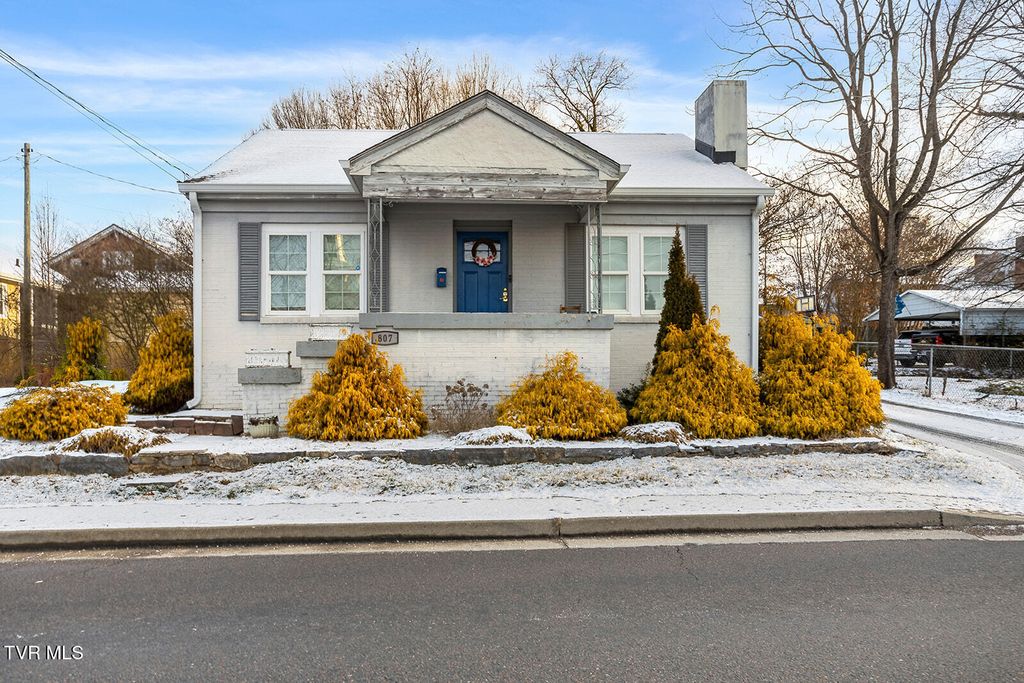 Photo of 807 Weaver Pike, Bristol, TN 37620 (MLS # 9991574)