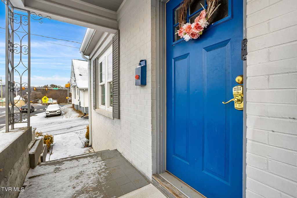 Photo of 807 Weaver Pike, Bristol, TN 37620 (MLS # 9991574)