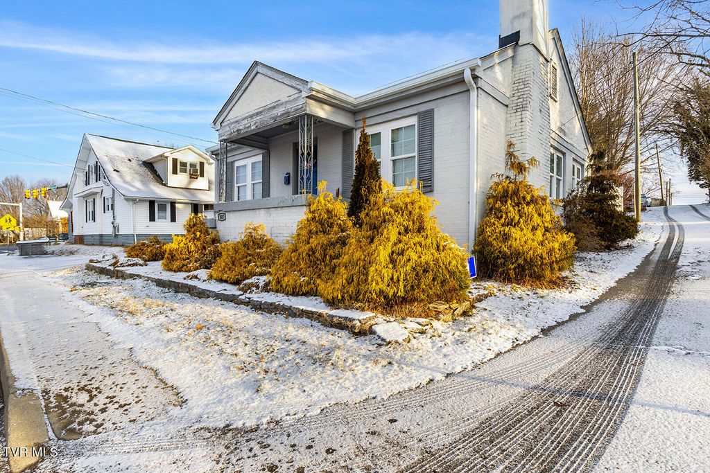 Photo of 807 Weaver Pike, Bristol, TN 37620 (MLS # 9991574)