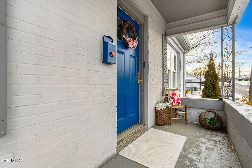 Photo of 807 Weaver Pike, Bristol, TN 37620 (MLS # 9991574)