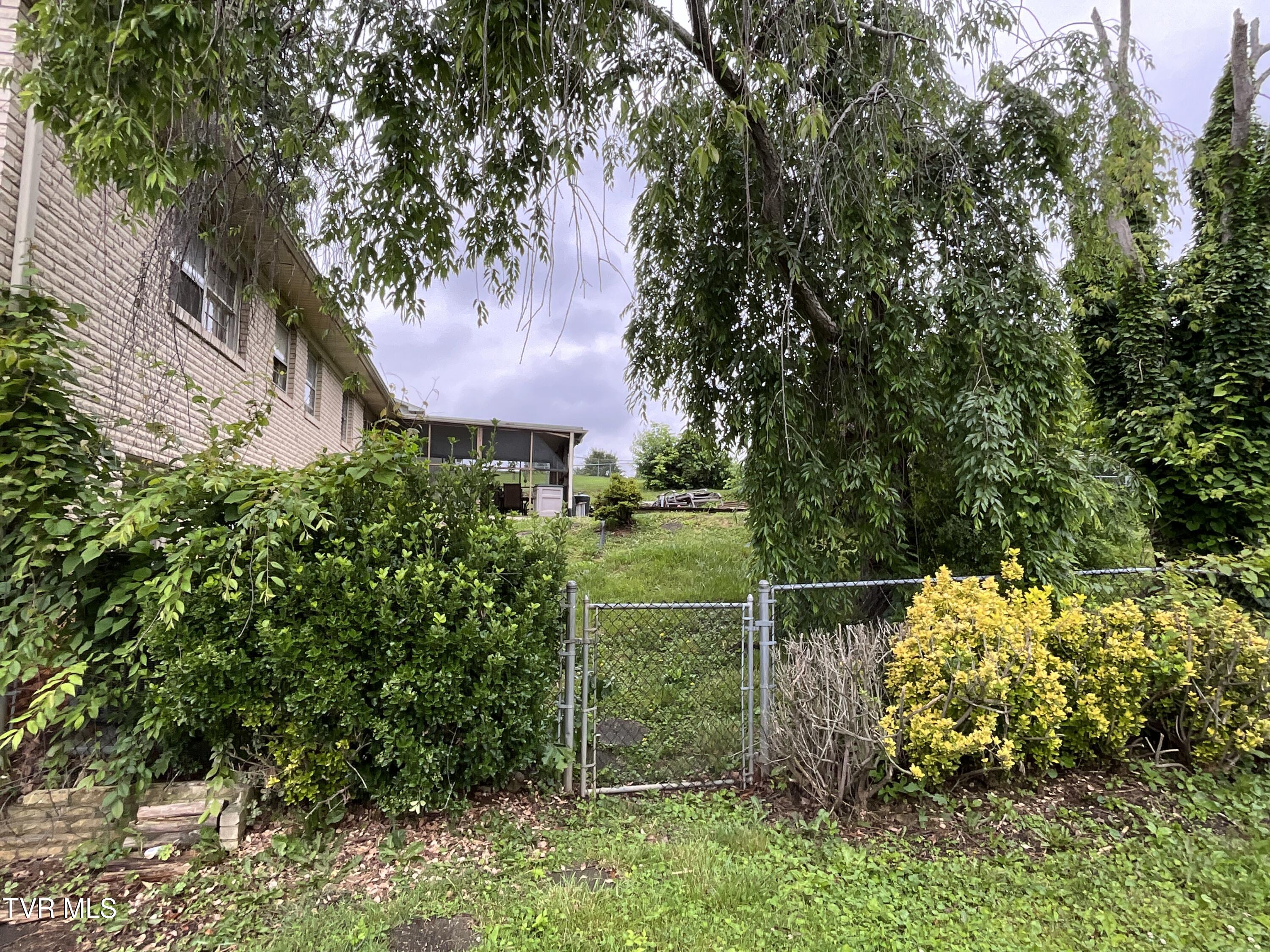 806 Sir Echo Drive, Kingsport, Tennessee image 3