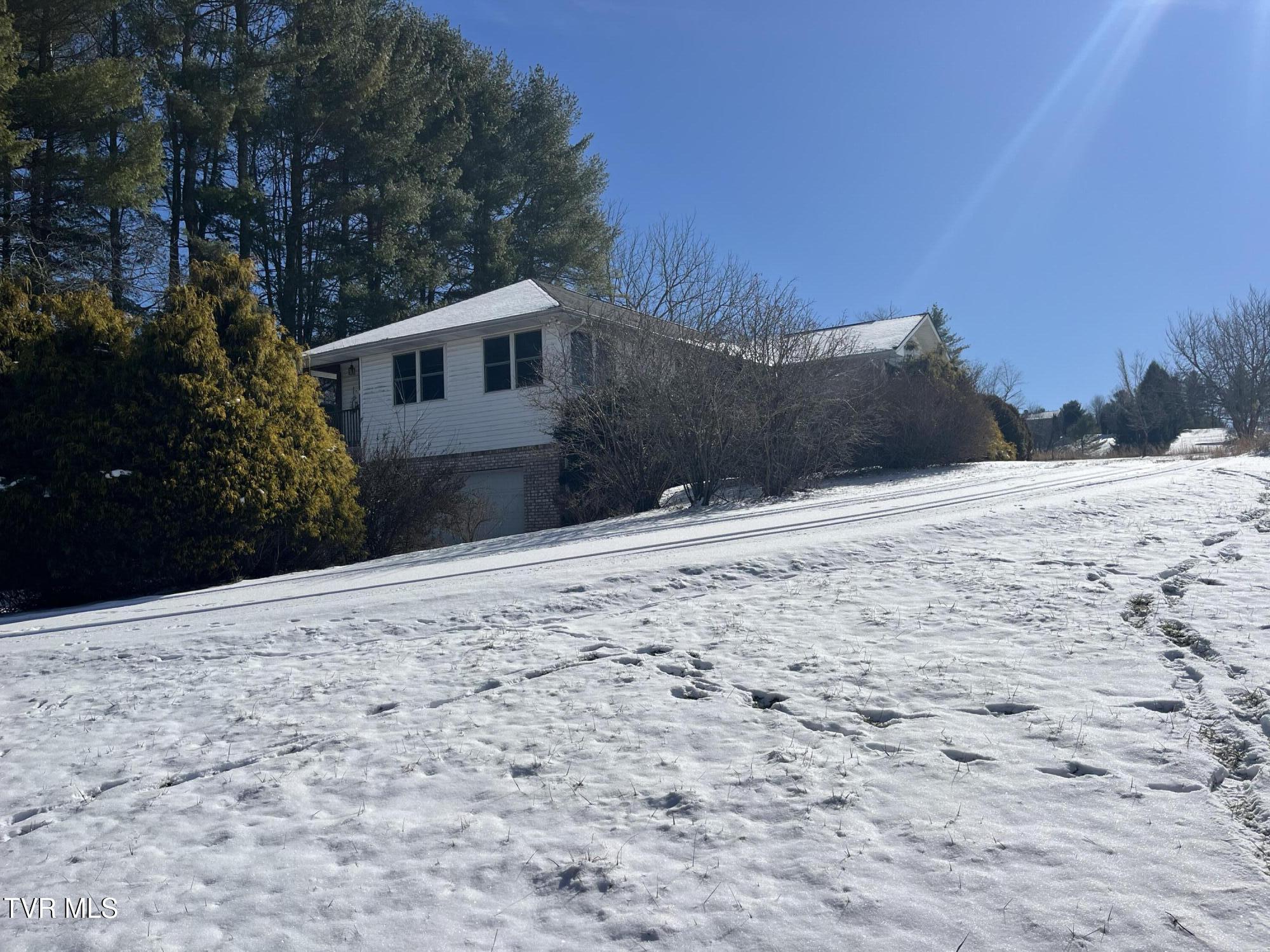 318 Pinecrest Street, Mountain City, Tennessee image 1
