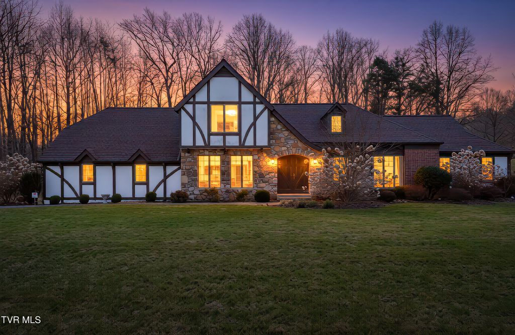 Photo of 746 Quail Hollow Drive, Elizabethton, TN 37643 (MLS # 9993450)