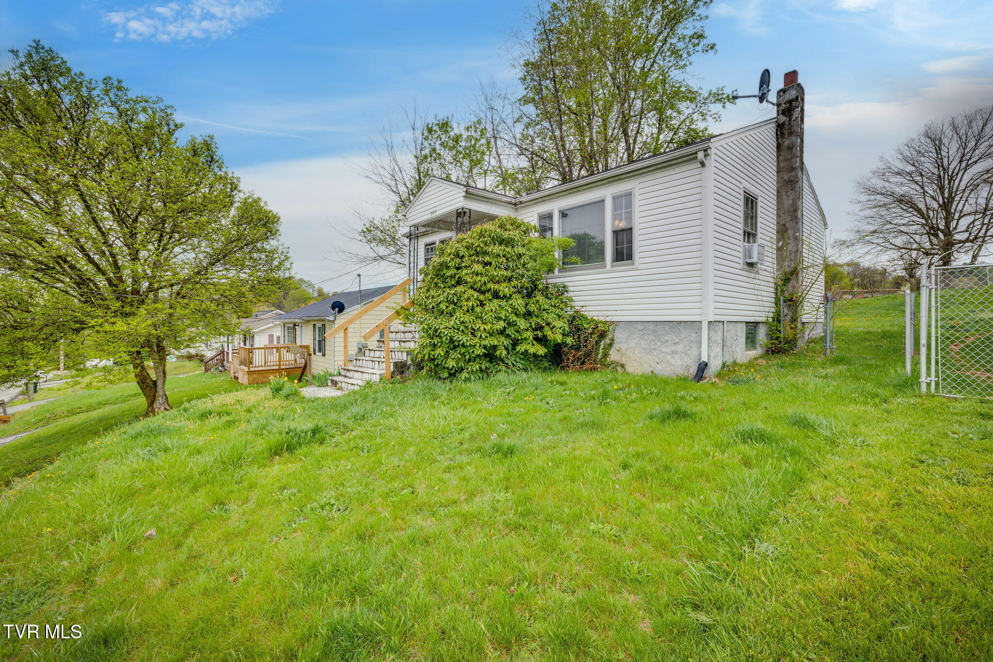 309 Magnolia Drive, Bristol, Virginia image 4