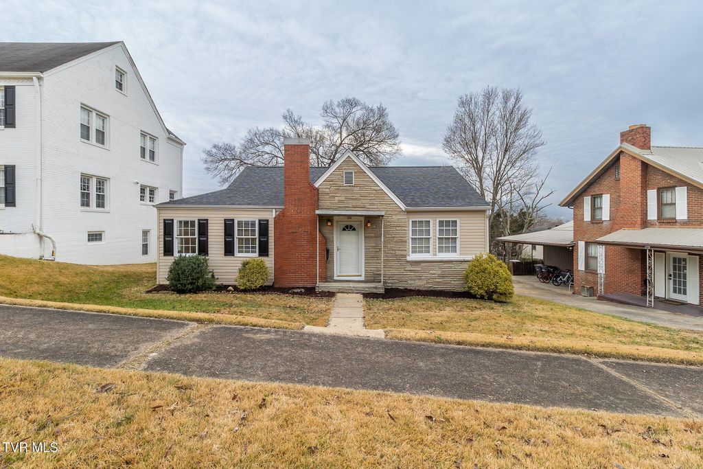 Photo of 165 Sevier Avenue, Kingsport, TN 37660 (MLS # 9989017)