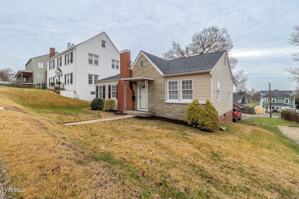 Photo of 165 Sevier Avenue, Kingsport, TN 37660 (MLS # 9989017)