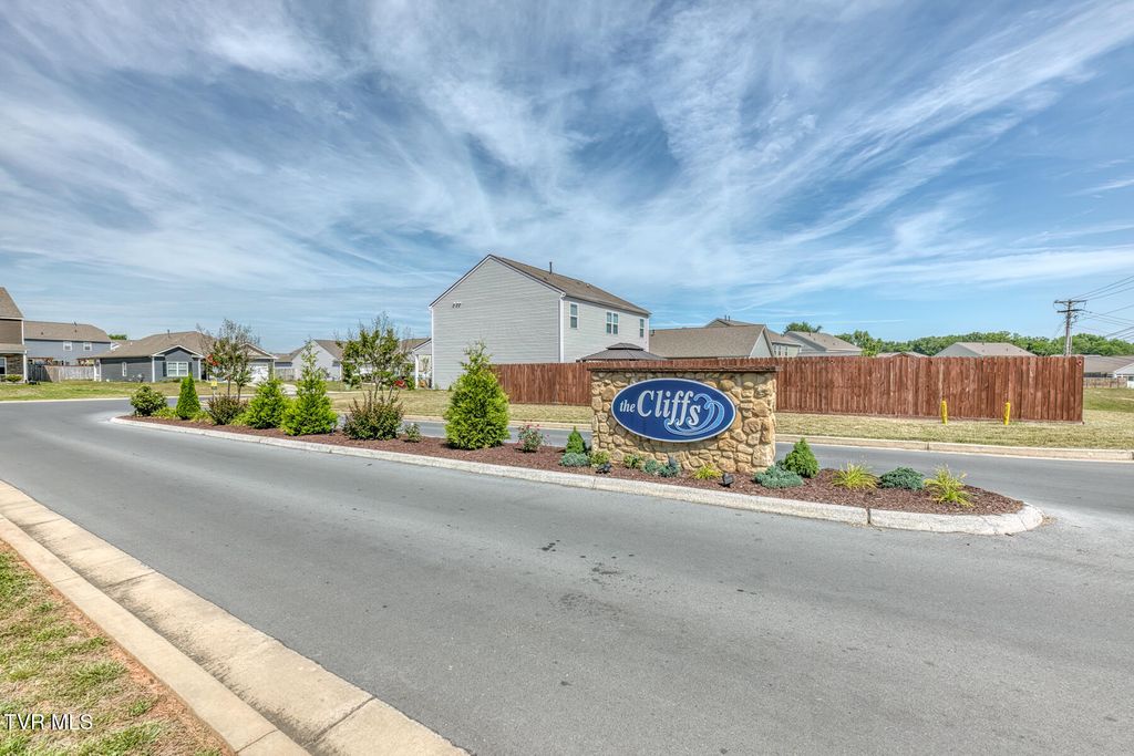 Photo of 5581 Wildlife Circle, Piney Flats, TN 37686 (MLS # 9995707)