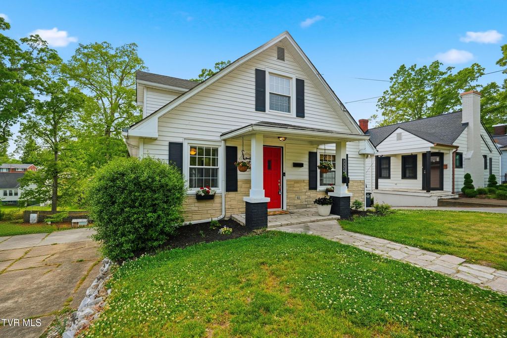 Photo of 2220 Cypress Street, Kingsport, TN 37664 (MLS # 9994401)