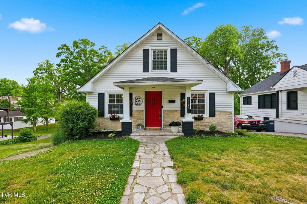 Photo of 2220 Cypress Street, Kingsport, TN 37664 (MLS # 9994401)
