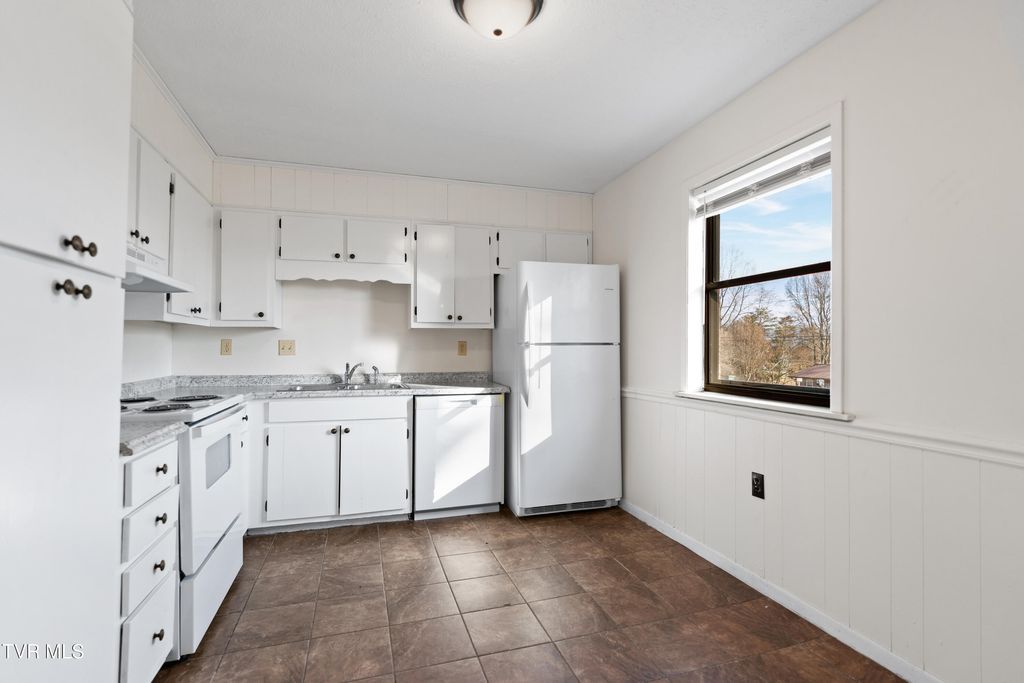 Photo of 1001 Kiser Boulevard #13, Greeneville, TN 37745 (MLS # 9989793)