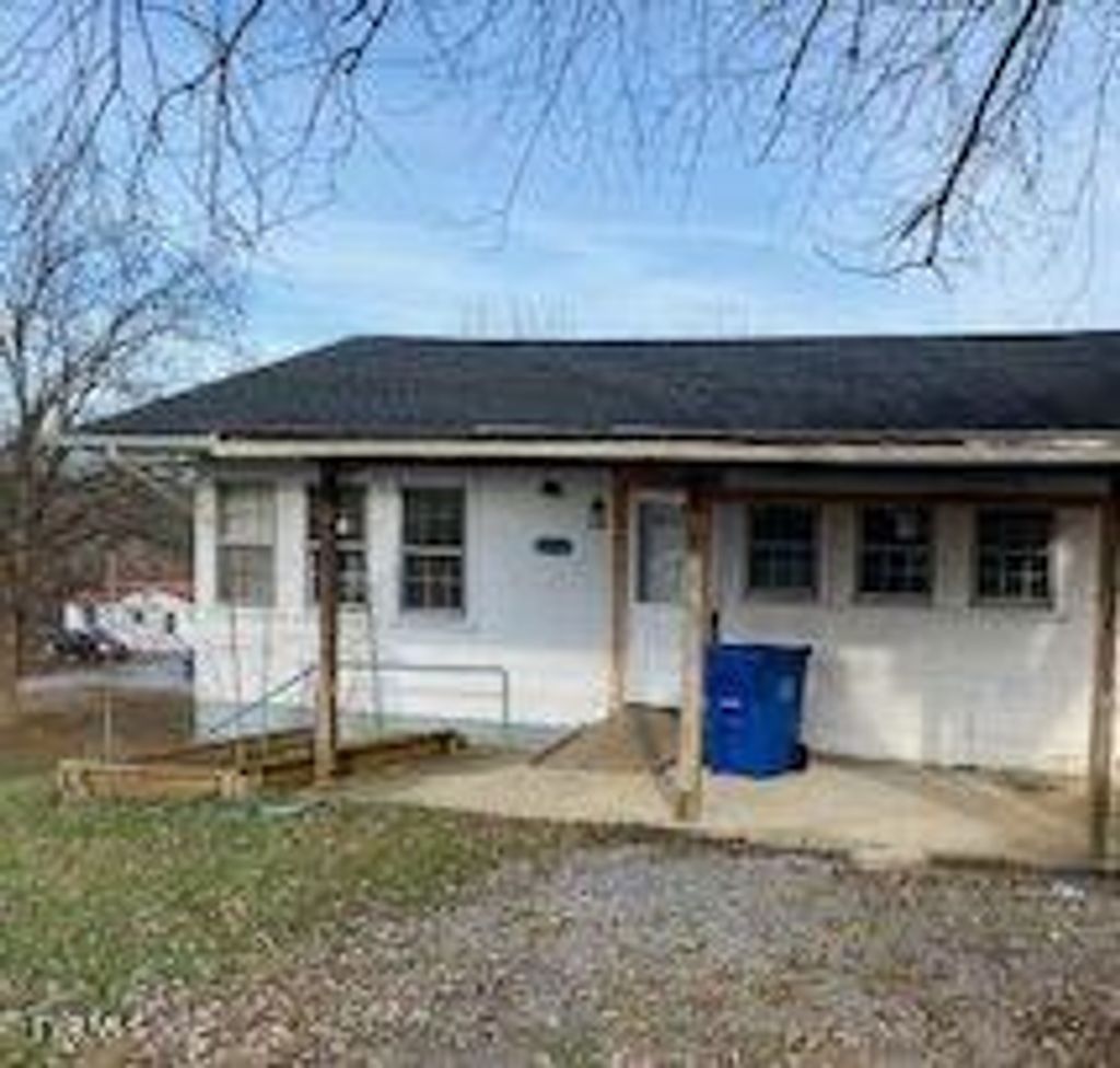 Photo of 333 Mcclelland Street, Bluff City, TN 37618 (MLS # 9989526)
