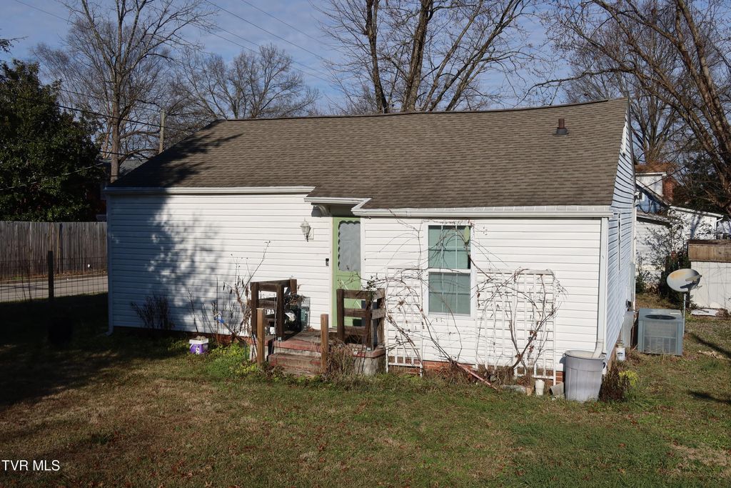 Photo of 1602 Aaron Way, Kingsport, TN 37664 (MLS # 9989251)