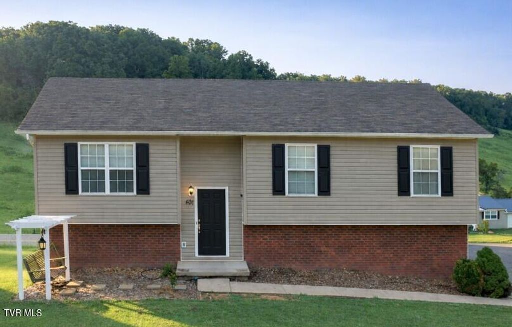 Photo of 408 Fondulac Drive, Kingsport, TN 37663 (MLS # 9992655)