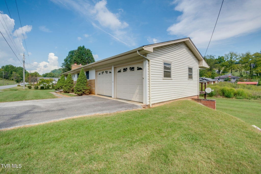 Photo of 1284 Bristol Highway, Elizabethton, TN 37643 (MLS # 10001161)