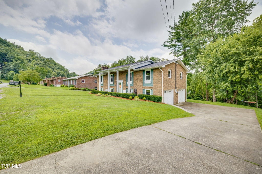 Photo of 236 Keystone Drive, Blountville, TN 37617 (MLS # 9998646)