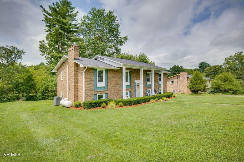 Photo of 236 Keystone Drive, Blountville, TN 37617 (MLS # 9998646)