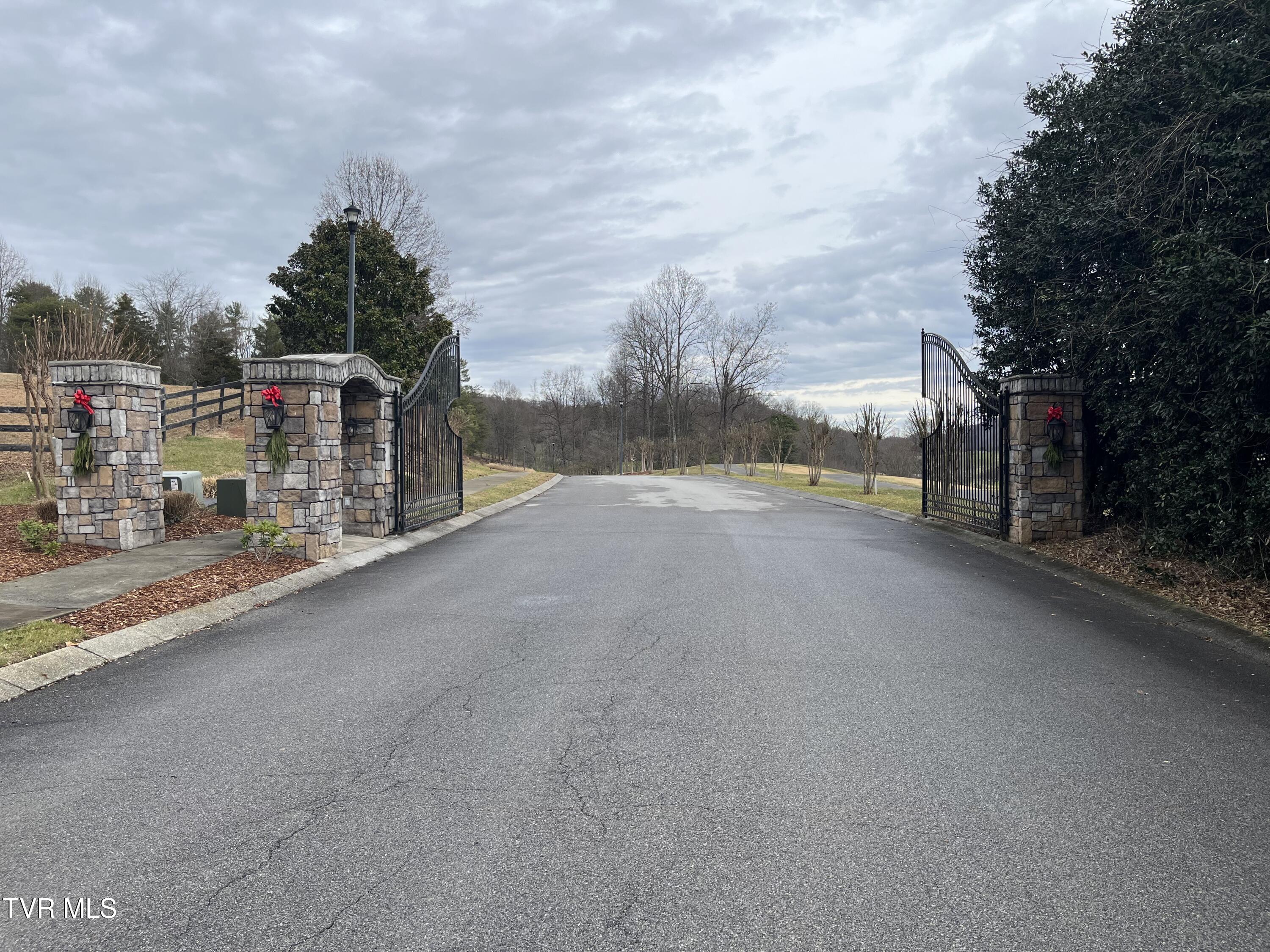 350 Golf Ridge Drive, Kingsport, Tennessee image 2