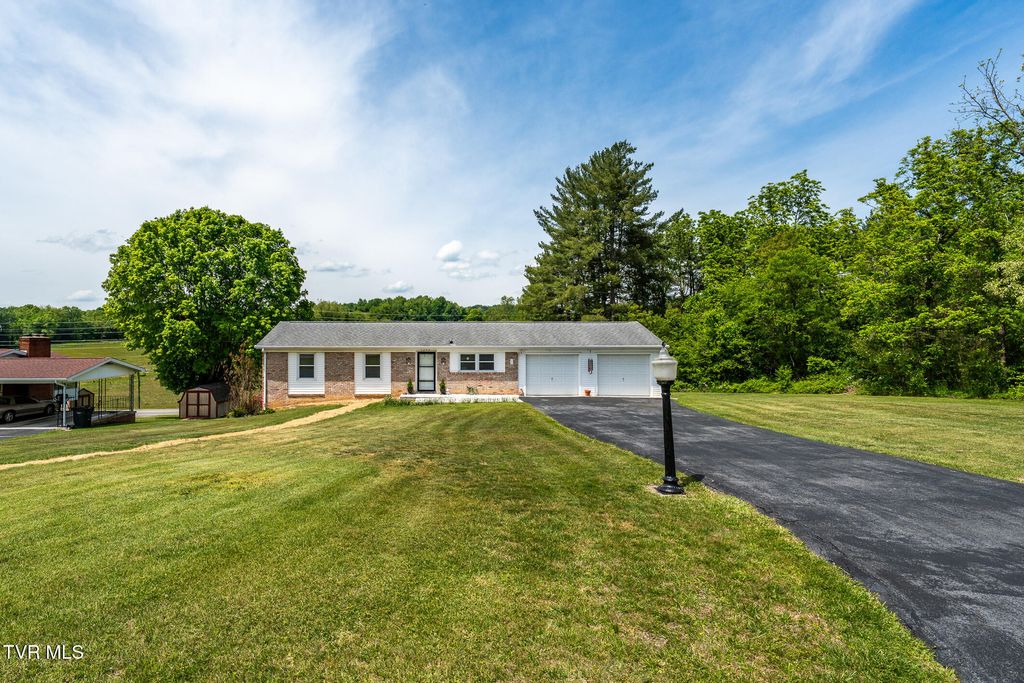 Photo of 253 Fairford Lane, Blountville, TN 37617 (MLS # 9994969)
