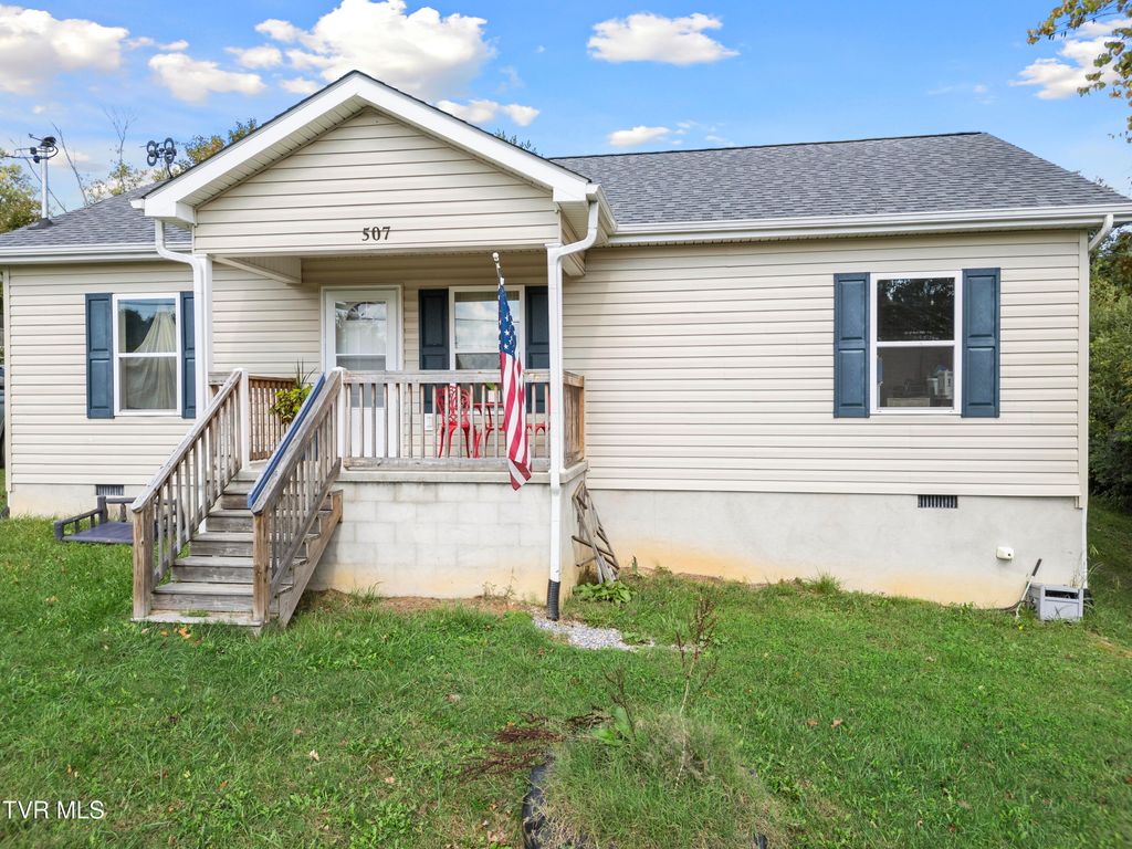 Photo of 507 Crescent Drive, Greeneville, TN 37743 (MLS # 9994535)