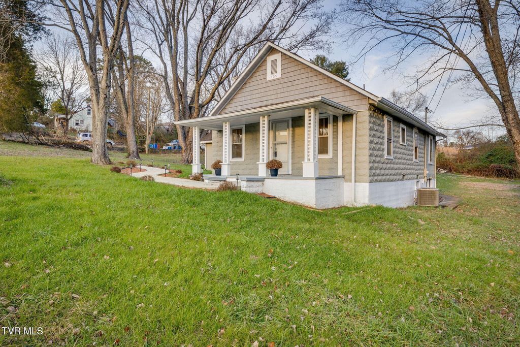 Photo of 133 Pinehurst Drive, Kingsport, TN 37660 (MLS # 9990167)