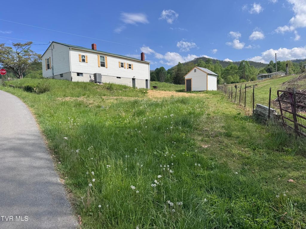 Photo of 230 Hamilton Road, Elizabethton, TN 37643 (MLS # 9994260)