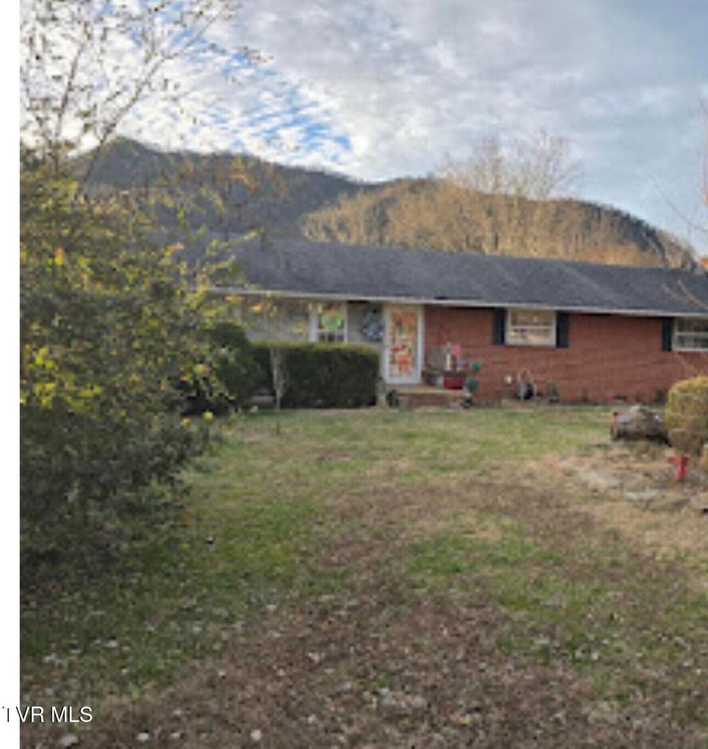 Photo of 410 Third Avenue, Hampton, TN 37658 (MLS # 9989818)