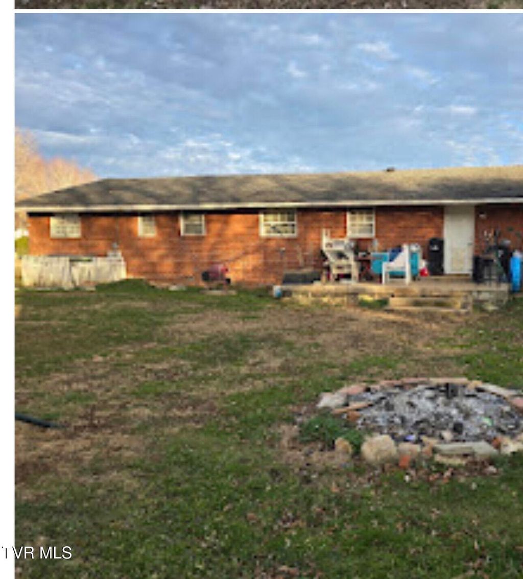 Photo of 410 Third Avenue, Hampton, TN 37658 (MLS # 9989818)