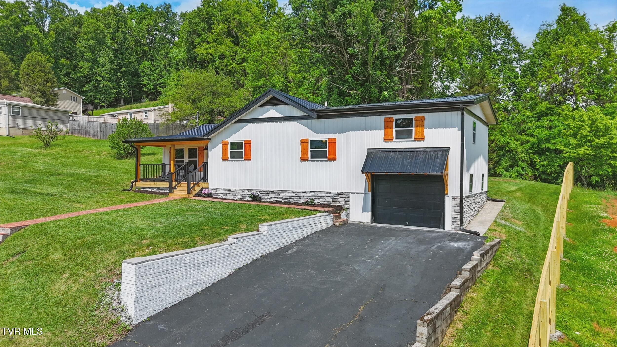 1225 Bristol View Drive, Bristol, Virginia image 2