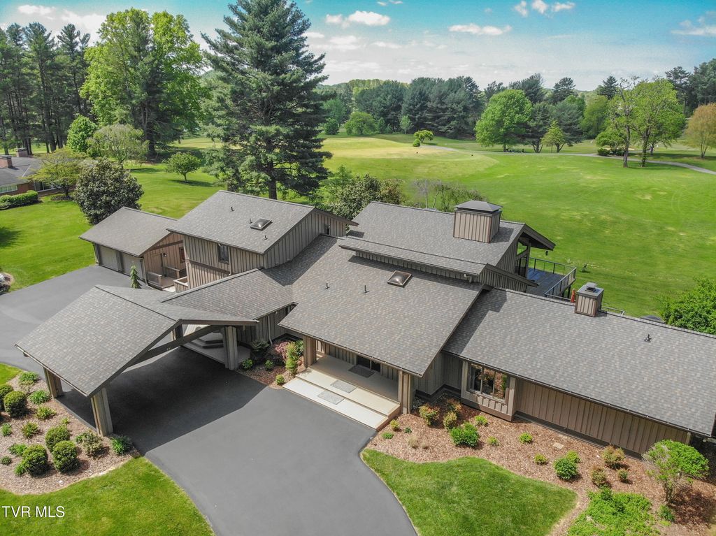 Photo of 72 Fairway Drive, Bristol, TN 37620 (MLS # 9995730)