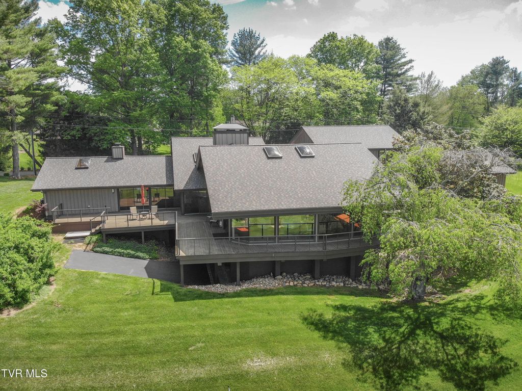 Photo of 72 Fairway Drive, Bristol, TN 37620 (MLS # 9995730)