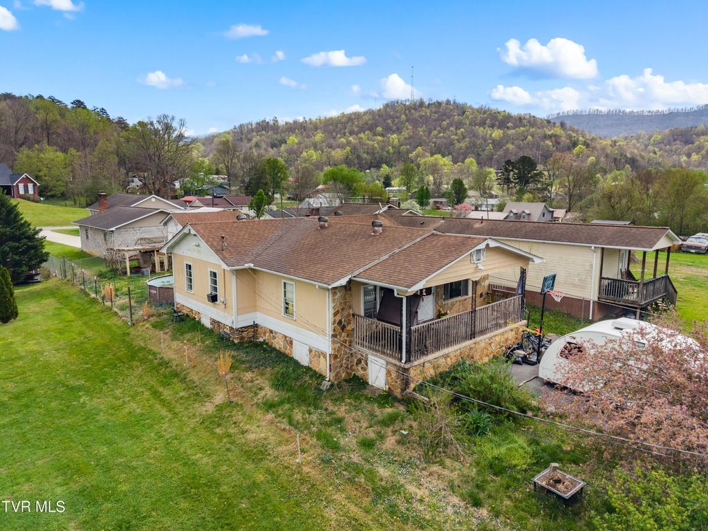 Photo of 555 Poplar Avenue, Jellico, TN 37762 (MLS # 9994560)