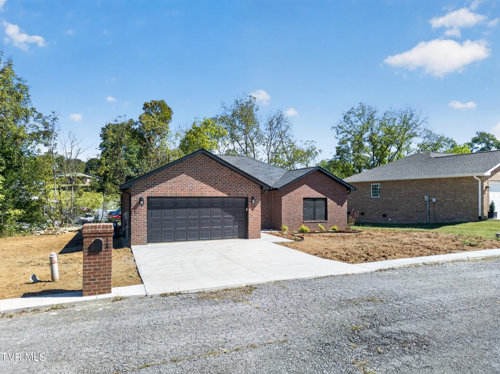 Photo of 142 Patriot Crossing, Greeneville, TN 37745 (MLS # 10001447)