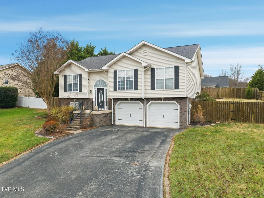 Photo of 191 Royal Oaks Drive, Jonesborough, TN 37659 (MLS # 9989435)