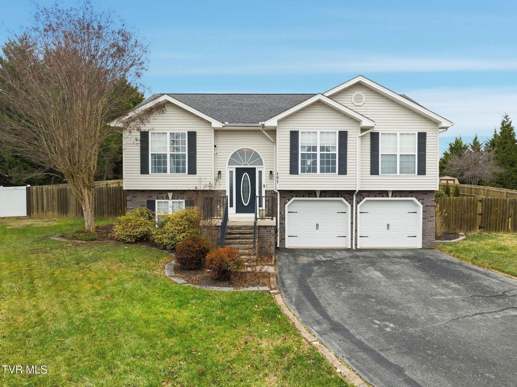 Photo of 191 Royal Oaks Drive, Jonesborough, TN 37659 (MLS # 9989435)