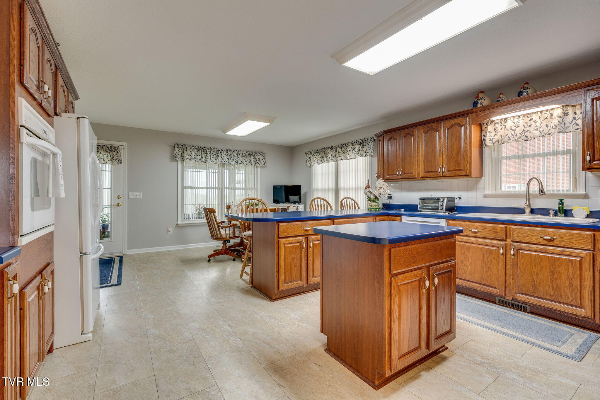221 Country Meadows Circle, Bristol, Tennessee image 11