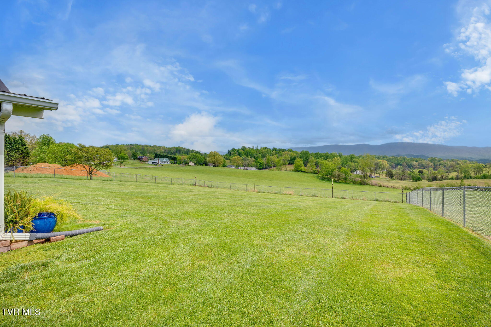 221 Country Meadows Circle, Bristol, Tennessee image 35